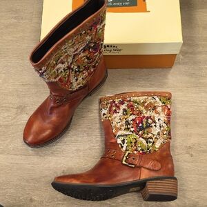 Spring Step Brown Leather Boots with Colorful Embroidery